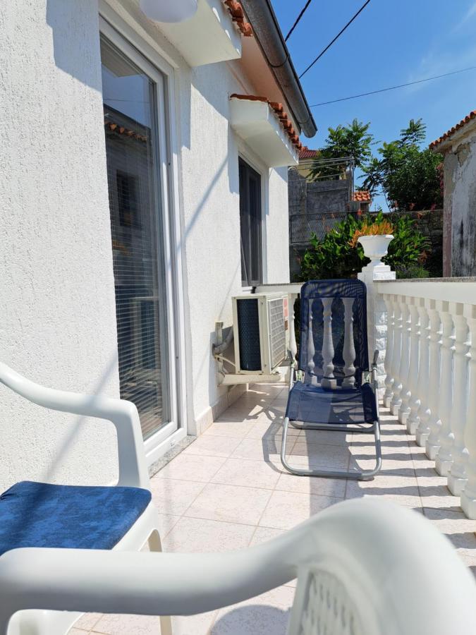 Apartmani Ana-Lora Lopar Exterior photo
